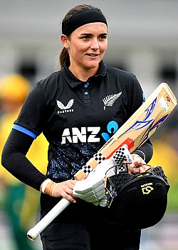Amelia Kerr